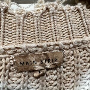 Main strip sweater size Large